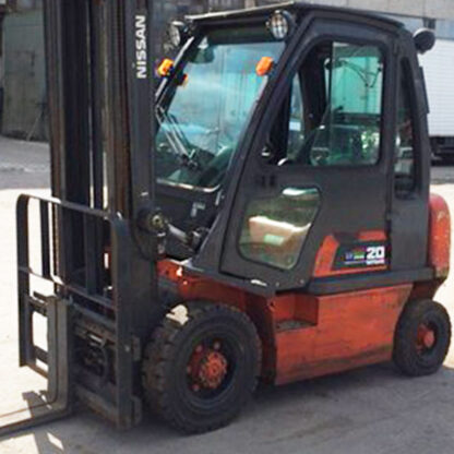 NISSAN UD02A20PQ с кабиной