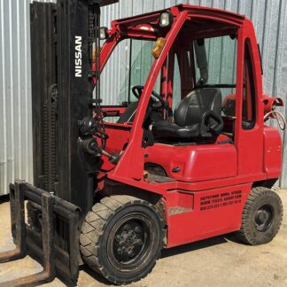 Вилочный погрузчик на газу Nissan UGD02A30PQ 2005 года