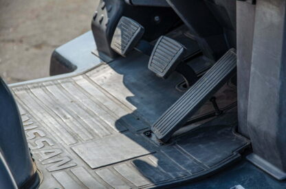 Nissan UGD02A30Q - педали