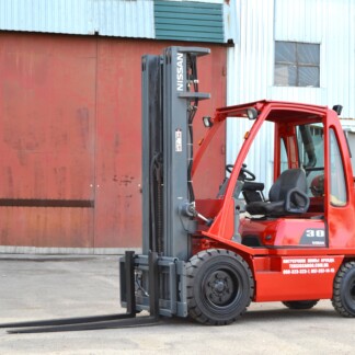 Вилочный газовый погрузчик Nissan UGD02A30PQ 3 т, 5.5 м